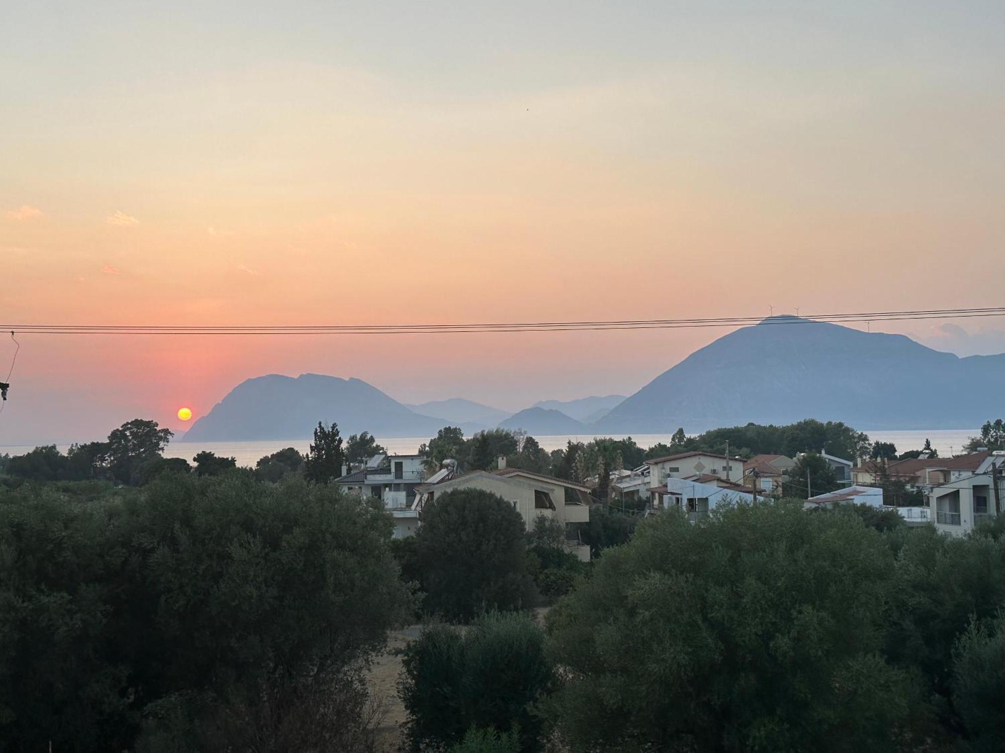 Δωματιο Με Ησυχία Και Θέα パトラ エクステリア 写真